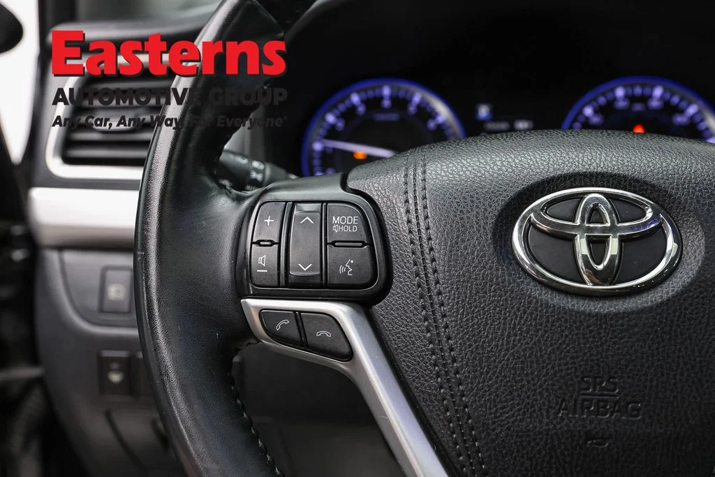 Used 2018 Black Toyota SE image 15