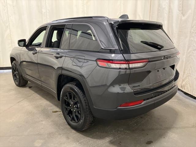 New 2026 Baltic Gray Metallic Clear-Coat Exterior Paint Jeep Laredo image 20