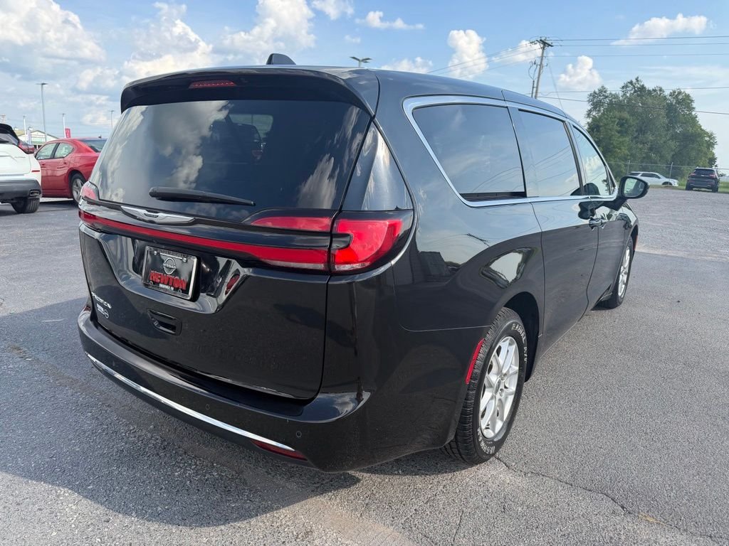 Used 2023 Black Chrysler Touring L image 29