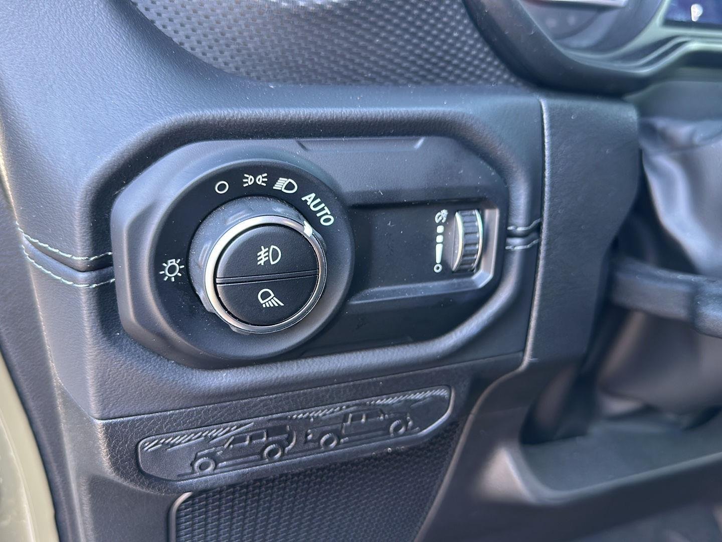 Used 2025 41 Jeep Rubicon image 13