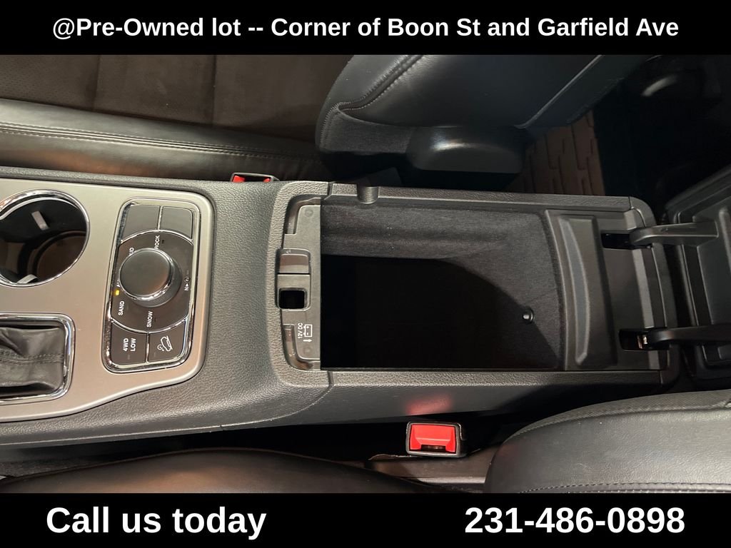 Used 2020  Jeep Laredo image 26