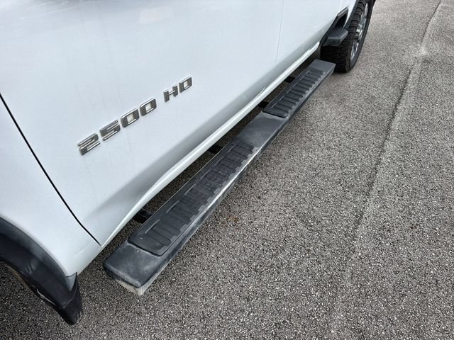 Used 2021 SUMMIT WHITE Chevrolet Custom image 18