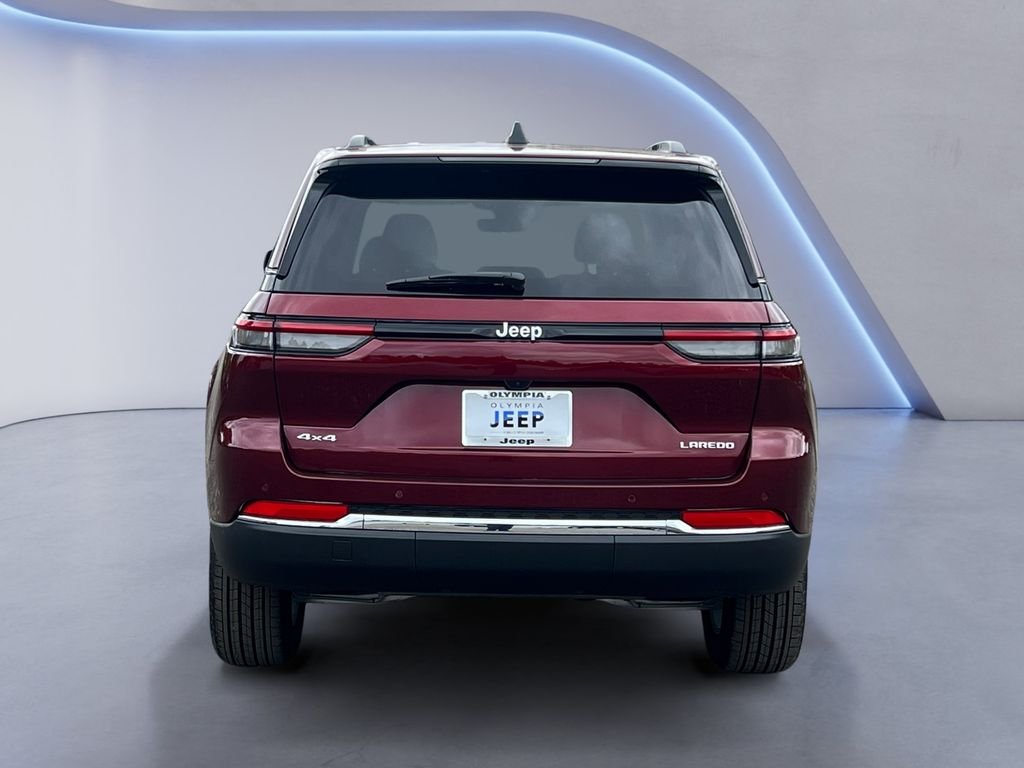 New 2026 Velvet Red Pearl-Coat Exterior Paint Jeep Laredo X image 4