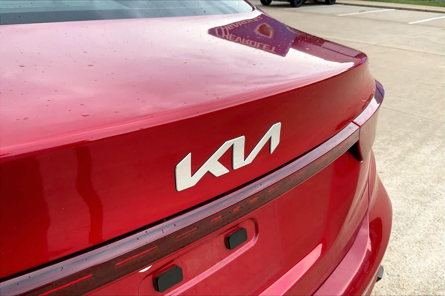 Used 2024 Currant Red Kia LXS image 27