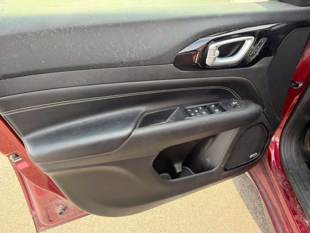 Used 2022 Red Jeep High Altitude image 13