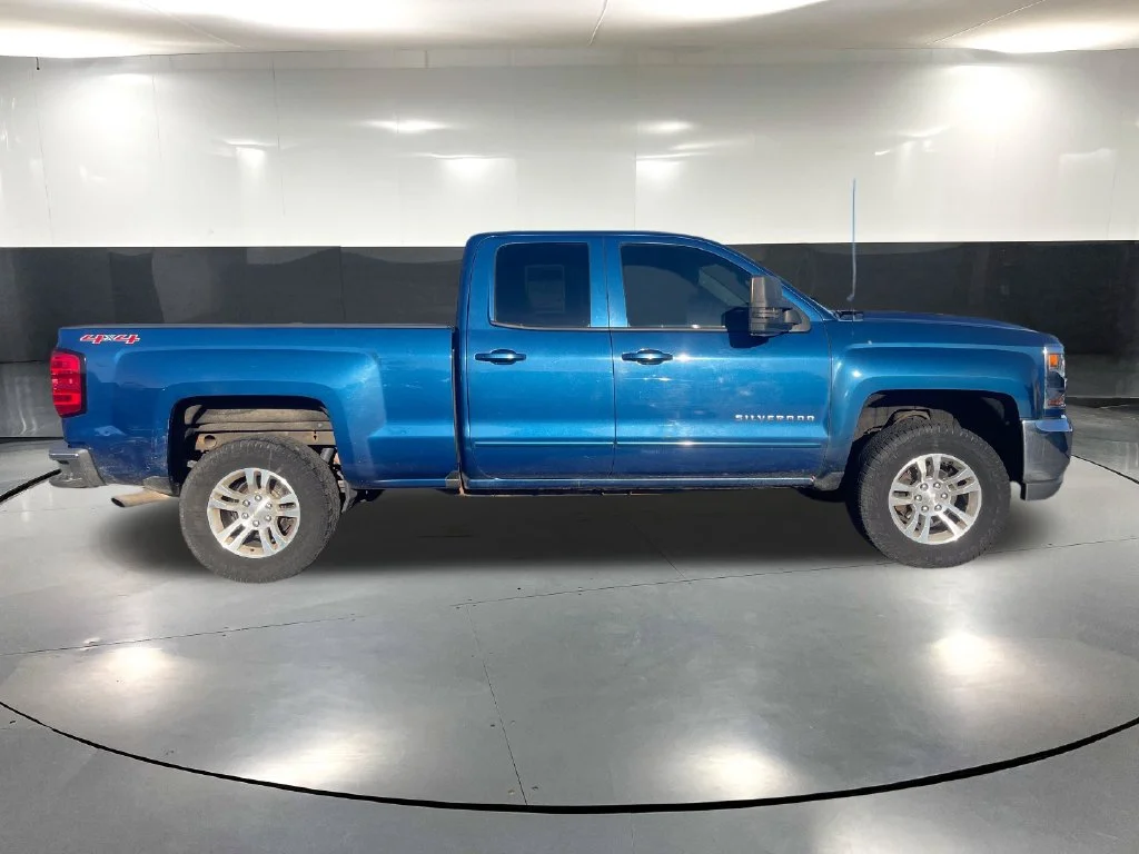 Used 2017 Blue Chevrolet LT image 8