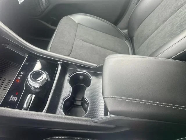 New 2026 Bright White Clear-Coat Exterior Paint Jeep Laredo image 28