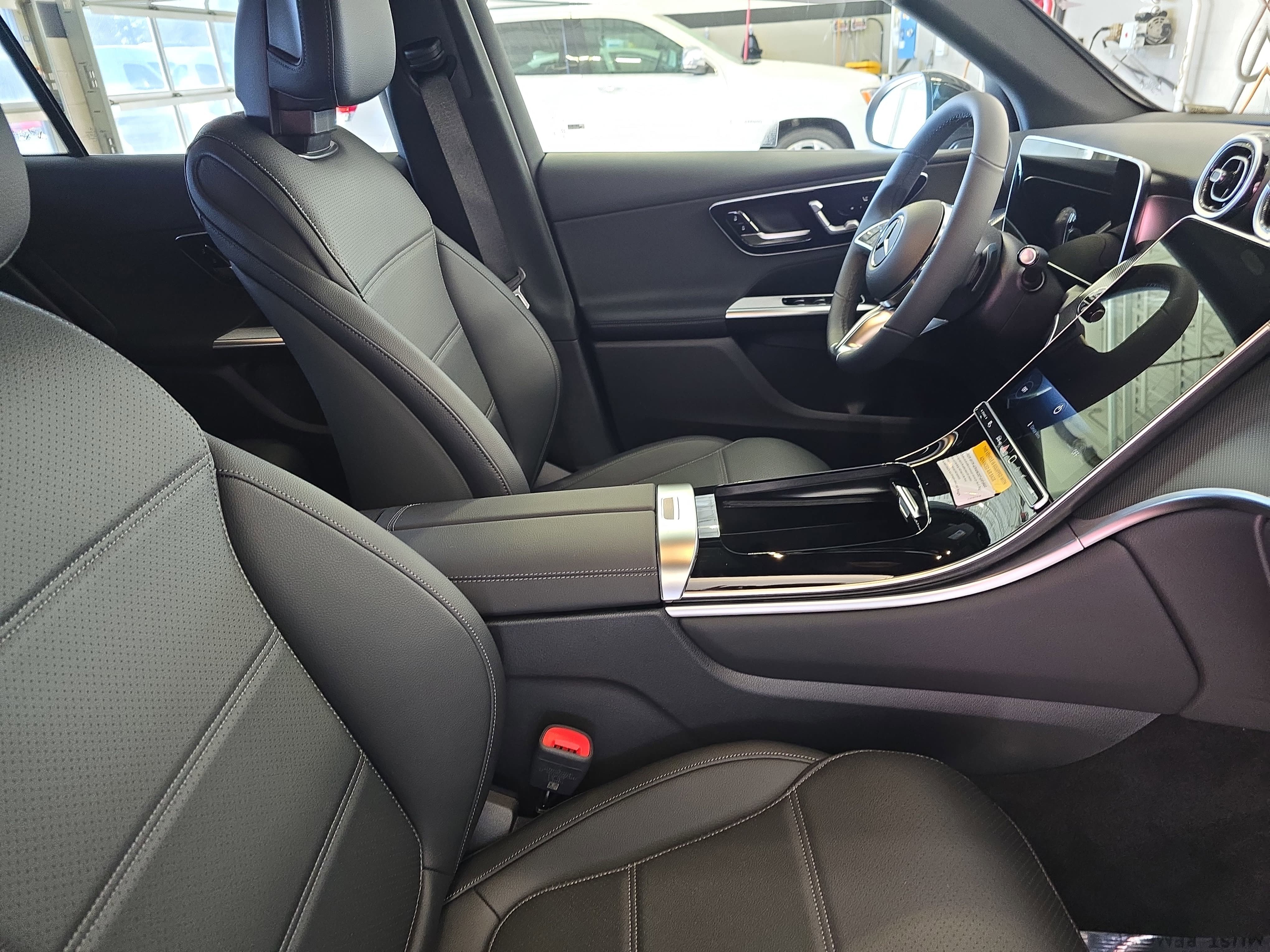 New 2026 Graphite Grey Metallic Mercedes-Benz GLC300 image 10