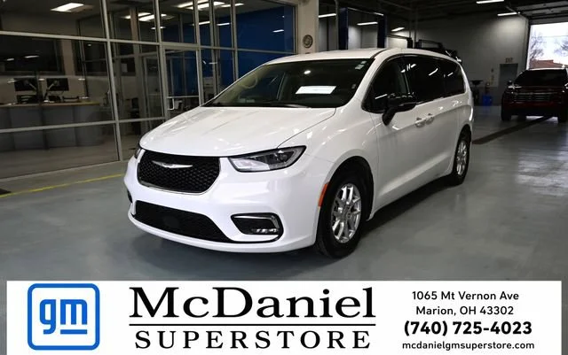 2024 Chrysler Pacifica Touring L's photo