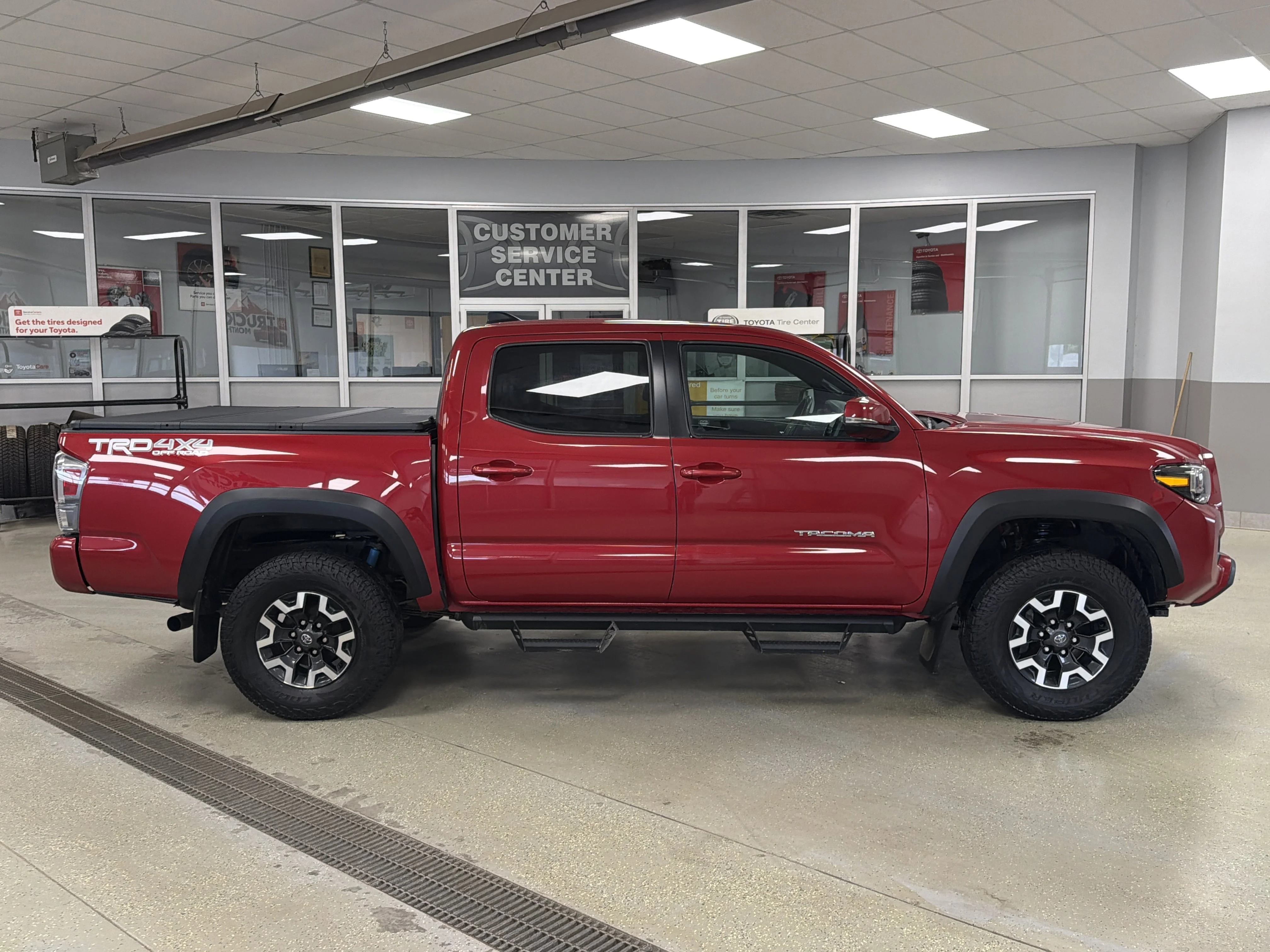 Used 2022 Barcelona Red Metallic Toyota  image 6
