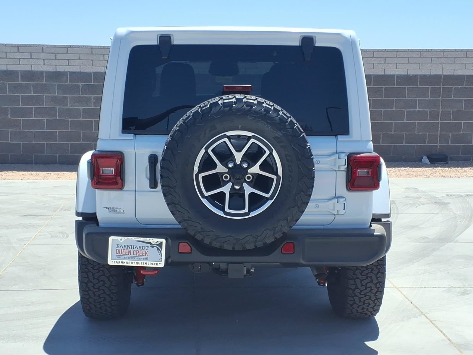 New 2026 Bright White Clear-Coat Exterior Paint Jeep Rubicon image 5