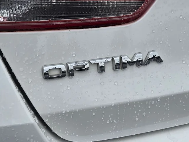 Used 2018 White Kia EX image 19