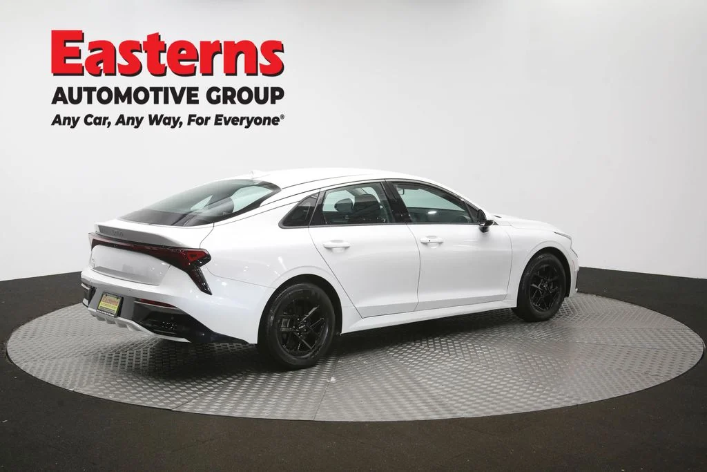 Used 2025 White Kia LXS image 41