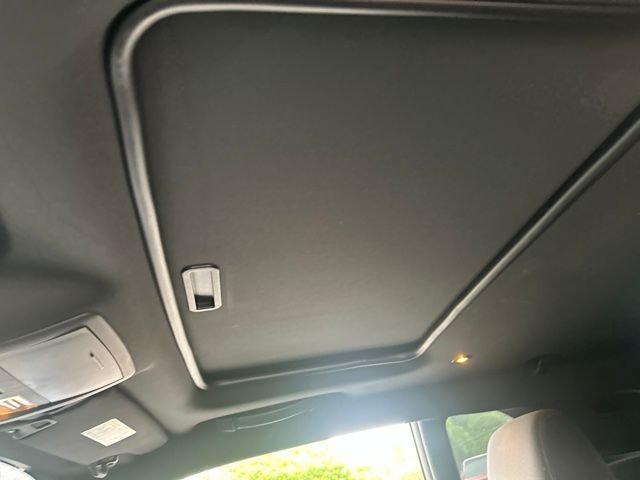 Used 2016 Blue Dodge R/T Shaker image 6