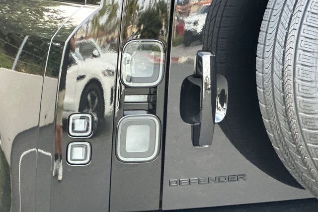 New 2026 Santorini Black Land Rover X-Dynamic SE image 25