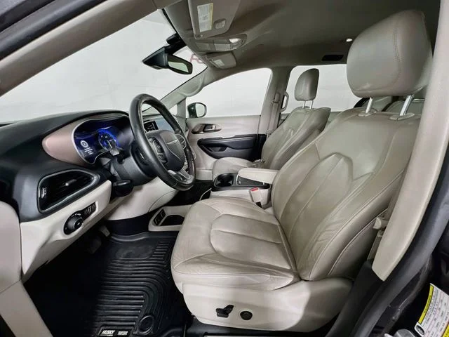 Used 2019 Gray Chrysler Touring L Plus image 9
