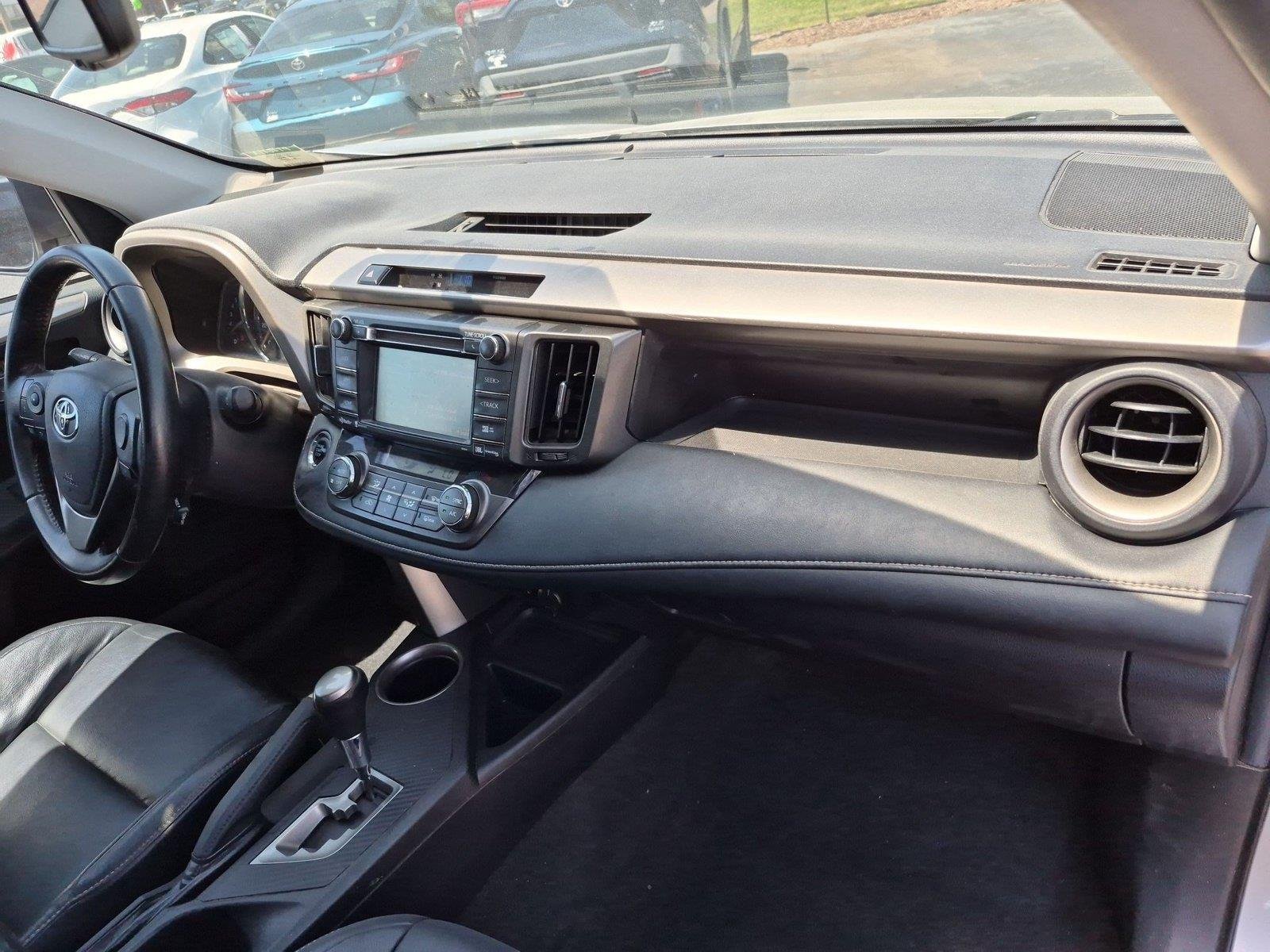 Used 2015 Classic Silver Metallic Toyota Limited image 39