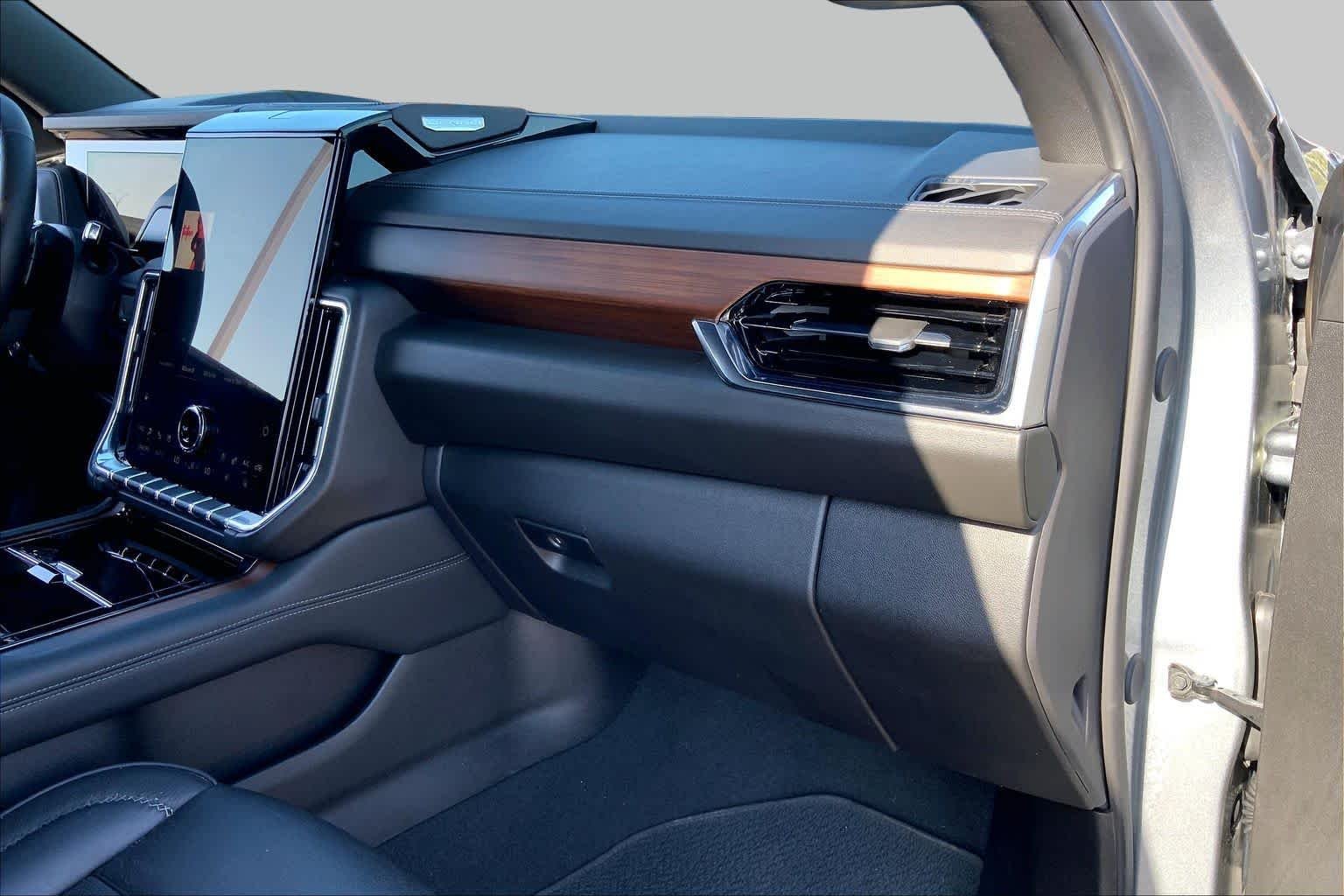 Used 2025 Sterling Metallic GMC Denali image 19