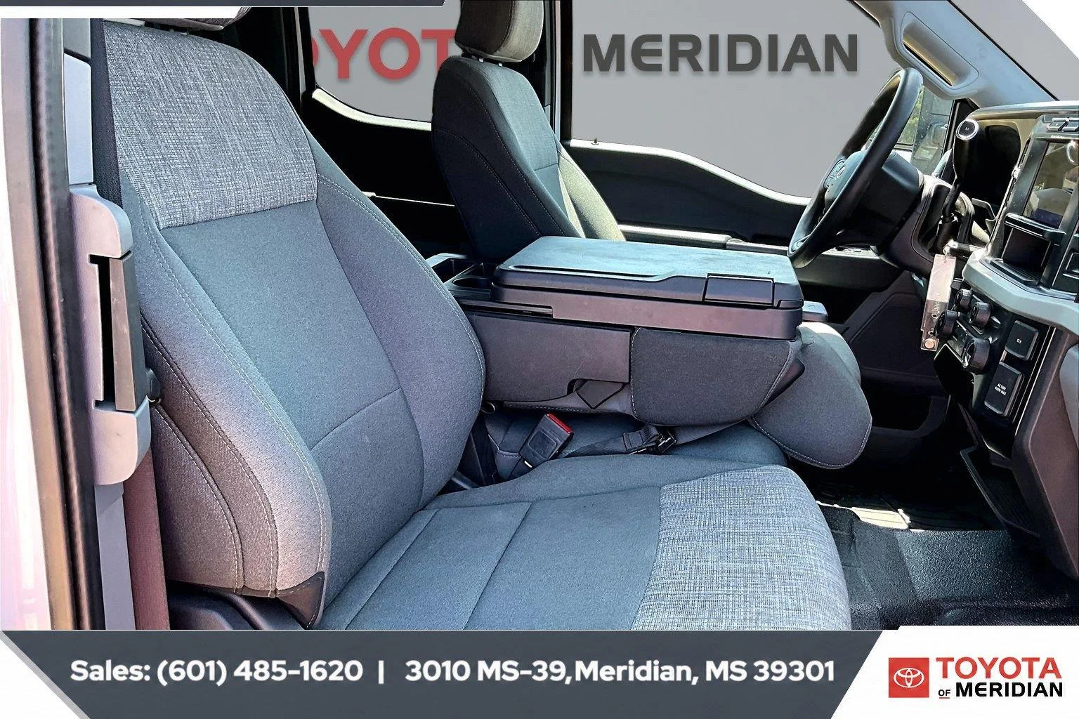 Used 2024 Oxford White Ford XLT image 6