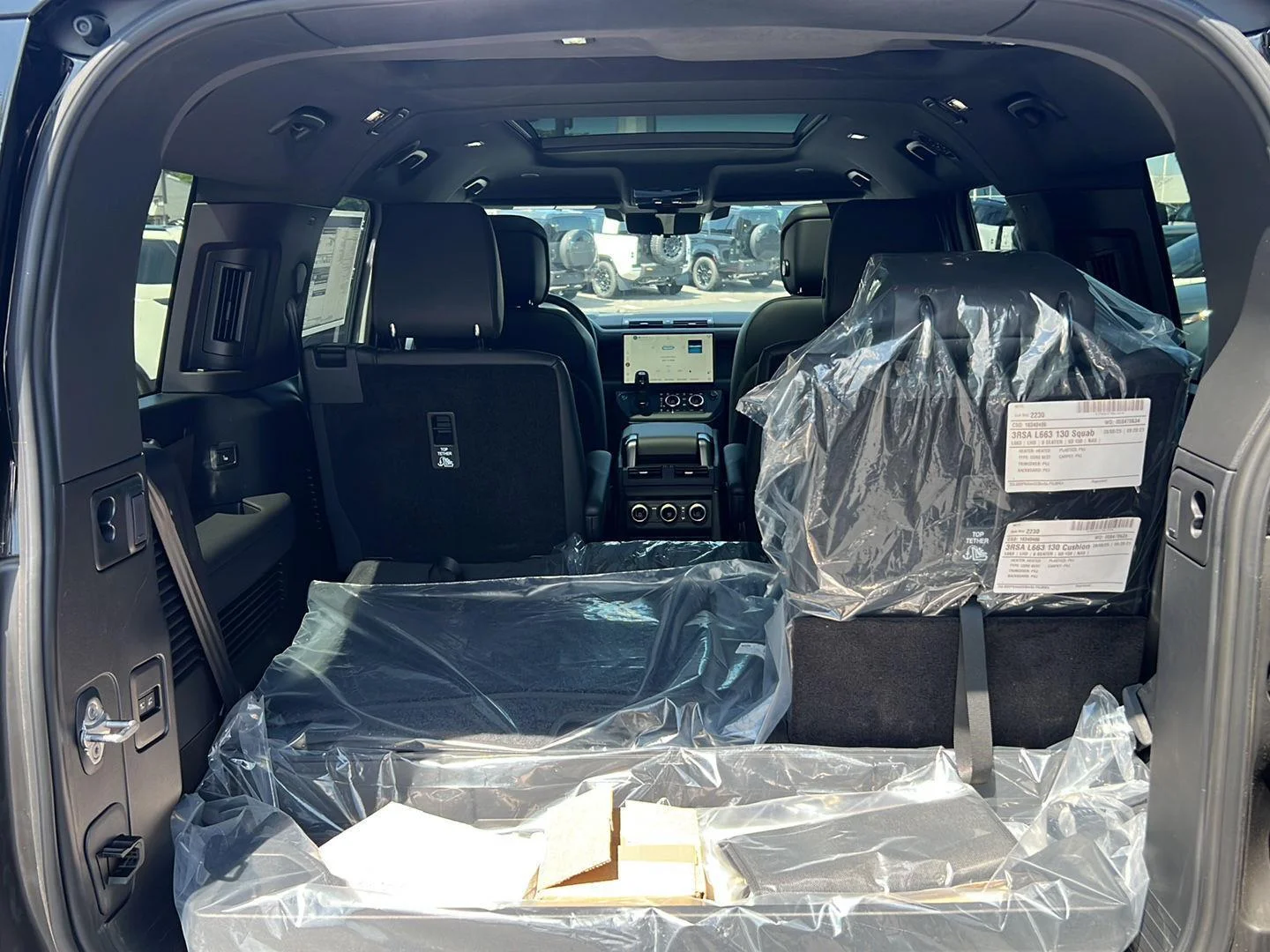 New 2026 Borasco Grey Metallic Land Rover X-Dynamic SE image 34