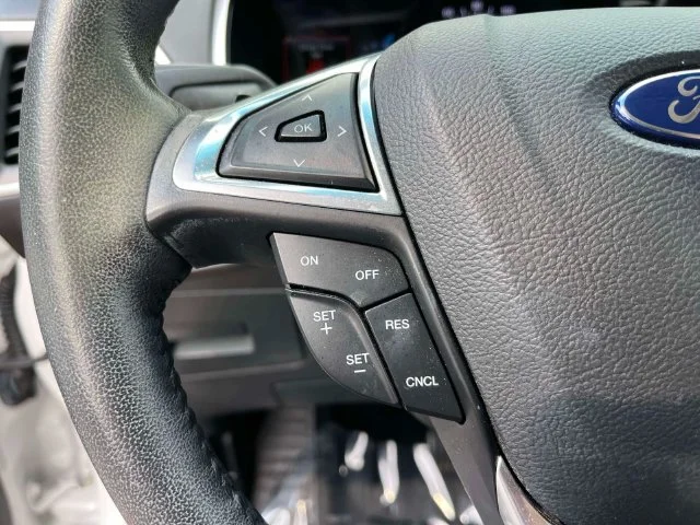 Used 2015 White Platinum Clearcoat Metallic Ford SEL image 32