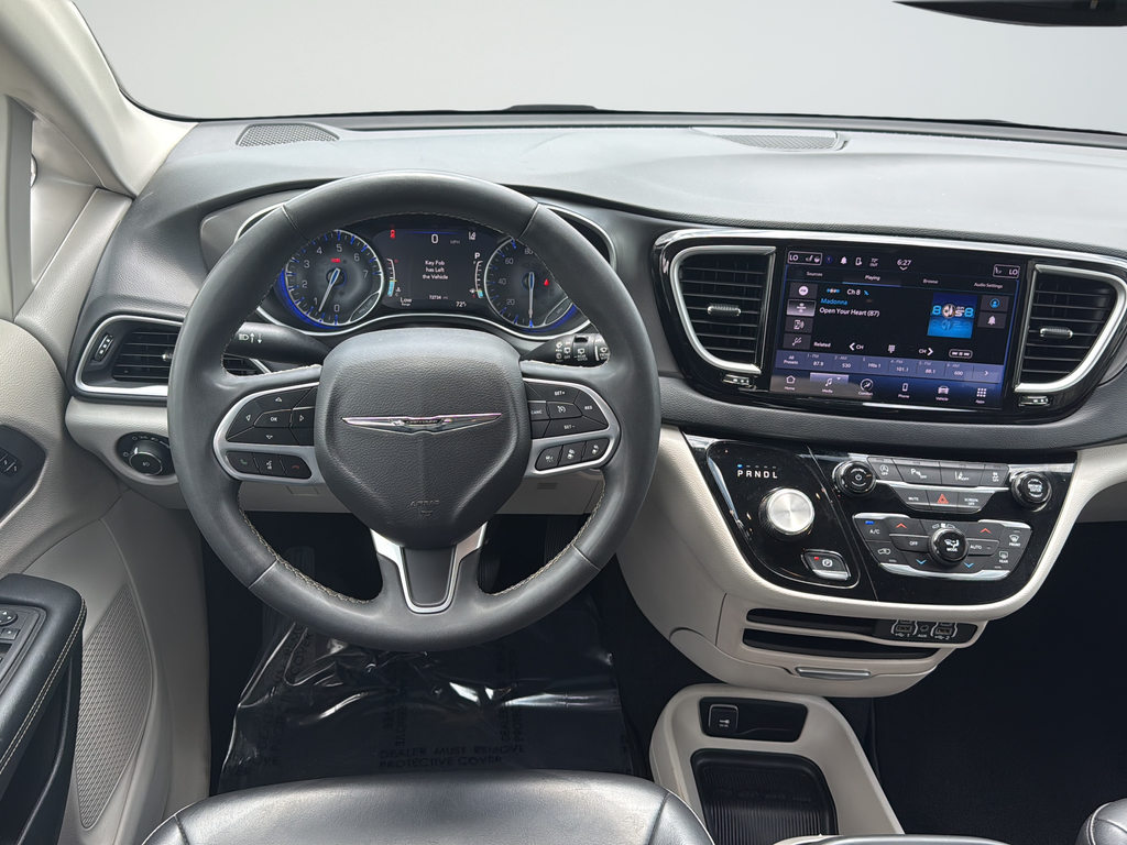 Used 2023 White Chrysler Touring L image 9