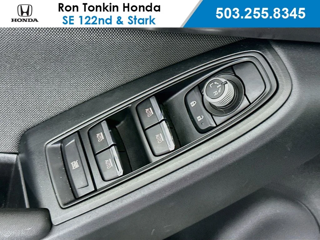 Used 2023 Ice Silver Metallic Subaru Premium image 19