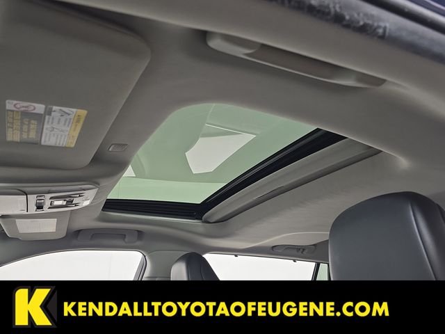 Used 2022  Toyota XLE image 25
