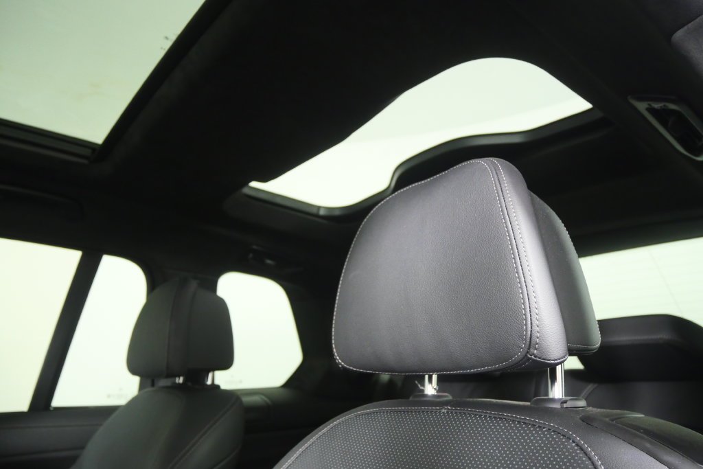 Used 2022 Black Sapphire Metallic BMW M50i image 17