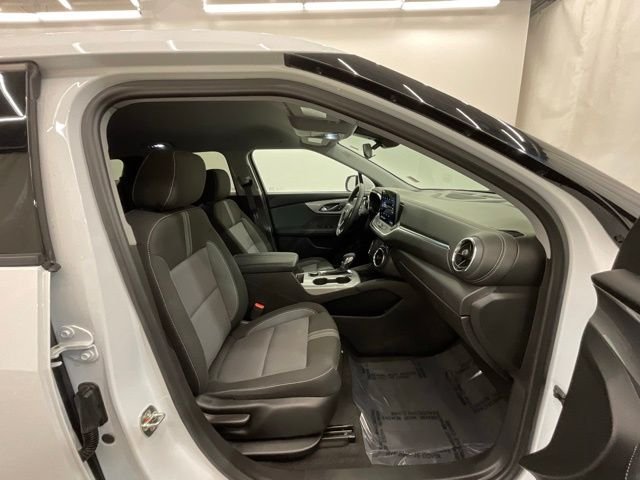 Used 2025 White Chevrolet LT image 23