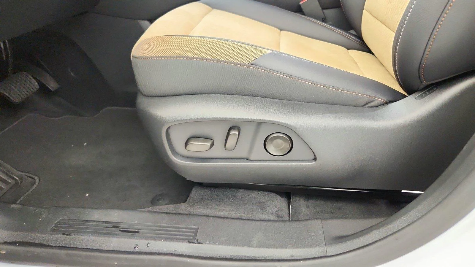 2027 Chevrolet Equinox ACTIV - Photo 15