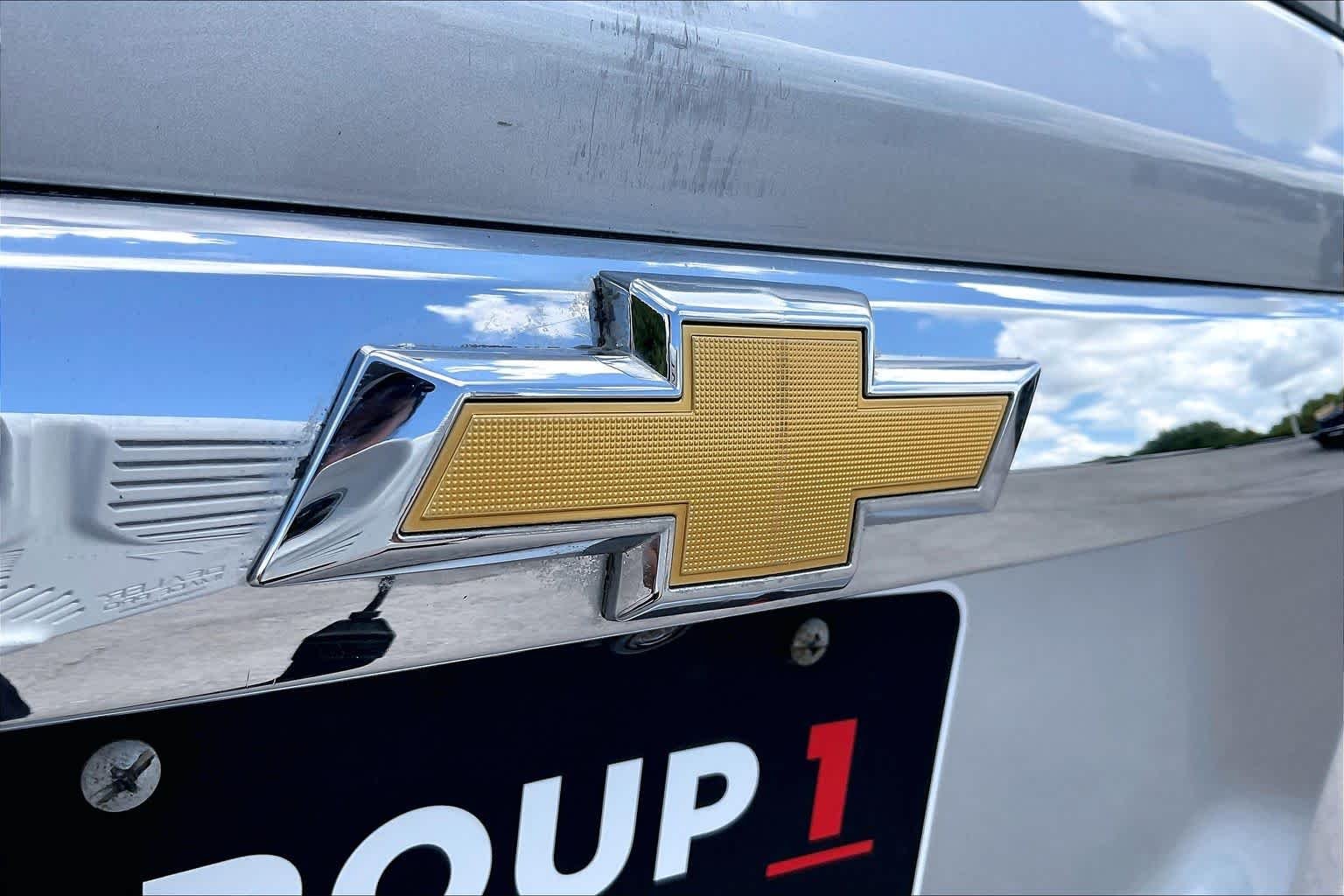 Used 2018 SILVER ICE METALLIC Chevrolet LT Cloth image 26