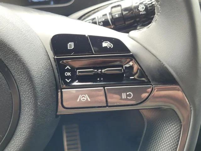 Used 2025 Blue Hyundai SEL Sport image 19