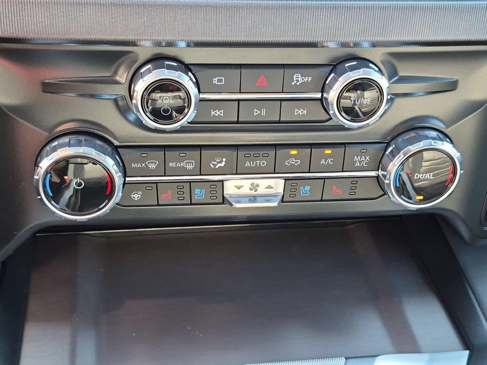 New 2027 Star White Metallic Tri-Coat Ford F-250® Platinum® image 26