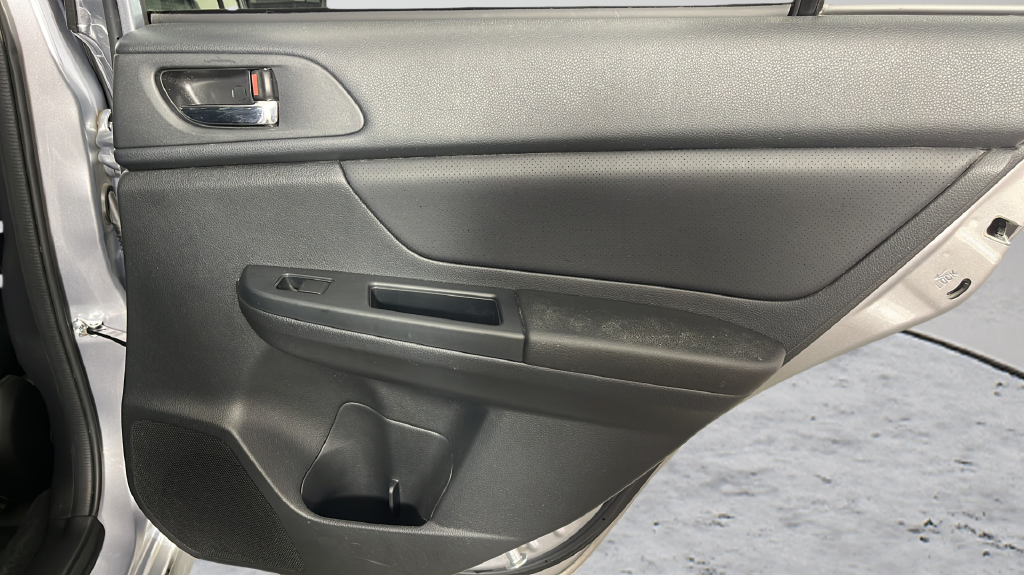 Used 2014 Ice Silver Metallic Subaru 2.0i Limited image 17