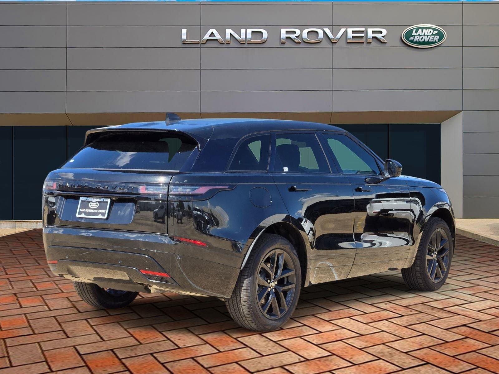 New 2025 Santorini Black Land Rover Dynamic SE image 6