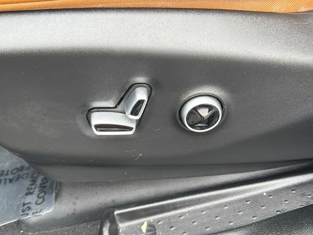 Used 2023 Silver Chrysler Pinnacle image 24