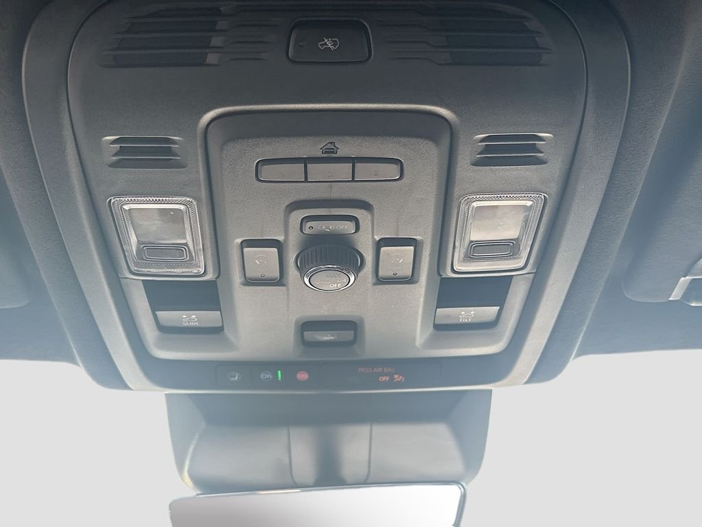 Used 2024 Silver Cadillac Sport Platinum image 32