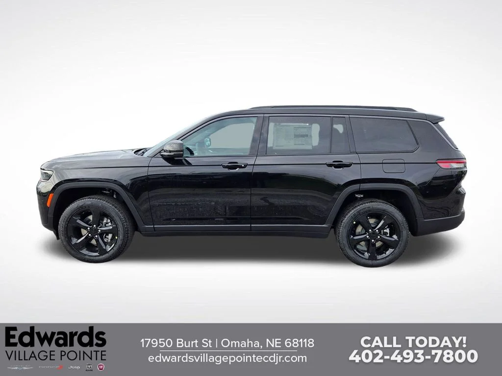 New 2026 Diamond Black Crystal Pearl-Coat Exterior Paint Jeep Limited image 6