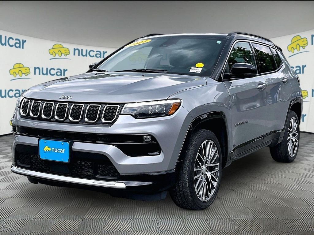 Used 2023 Silver Jeep Limited image 3