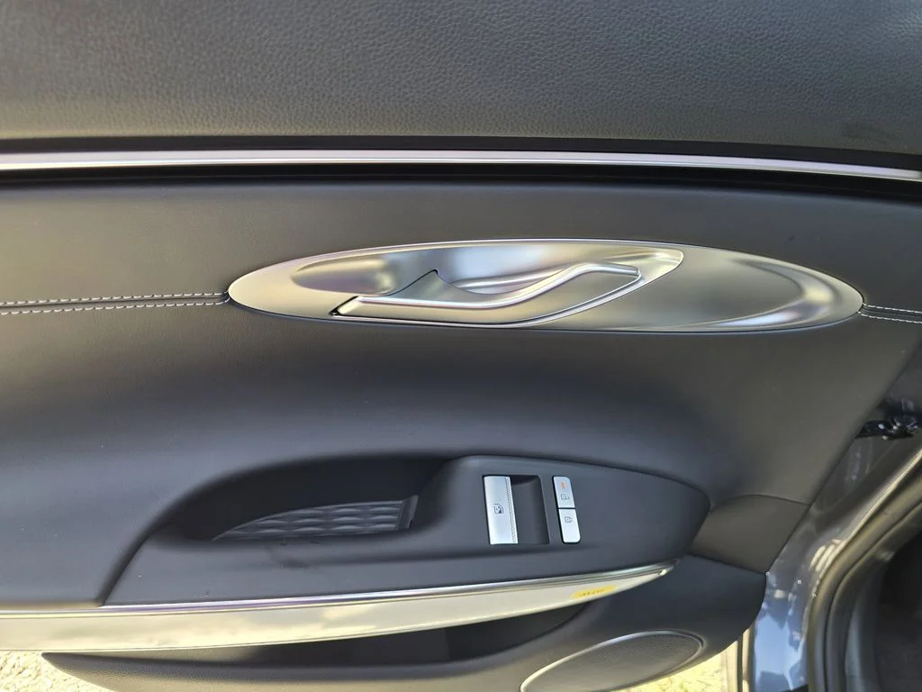 New 2026 Silver Genesis 2.5T Advanced image 13