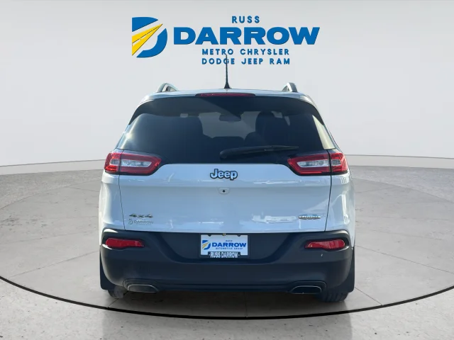 Used 2017 White Jeep Latitude image 4