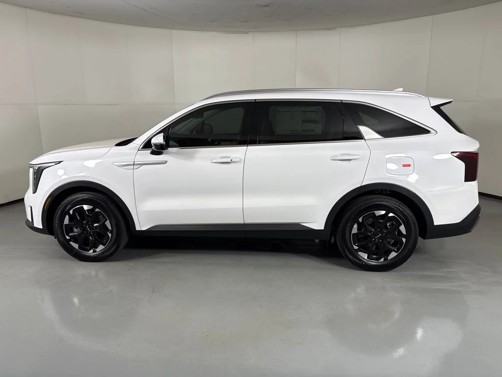 New 2026 White Kia S image 5