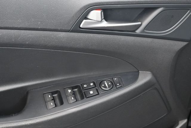 Used 2018 Black Hyundai SEL image 12