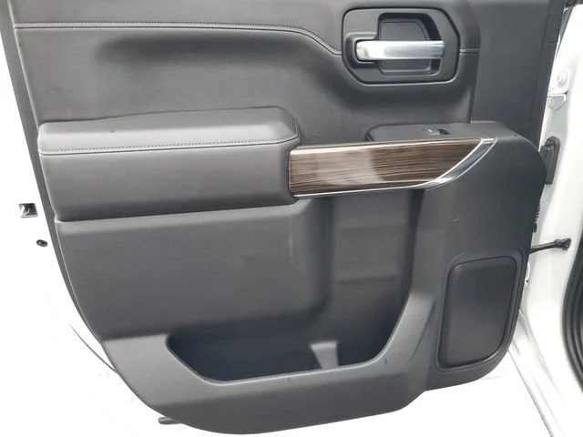 Used 2021 SUMMIT WHITE Chevrolet RST image 23