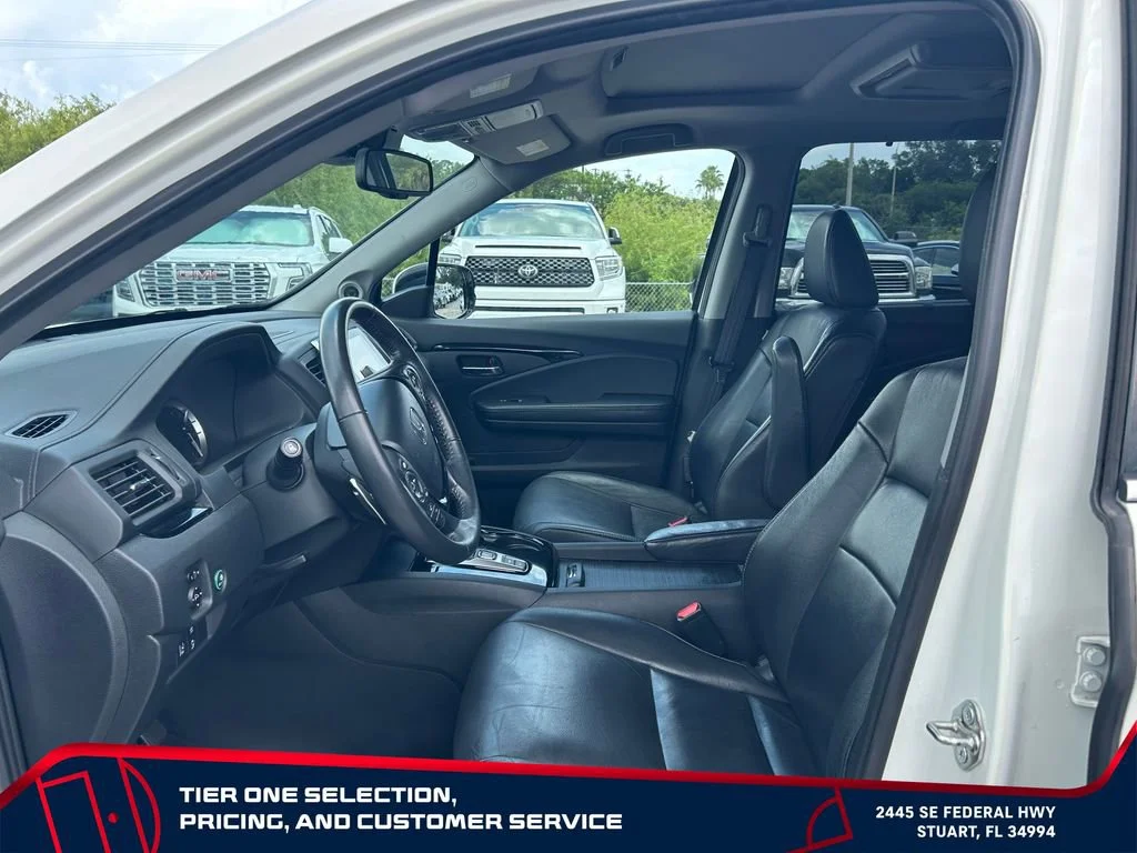 Used 2017  Honda Touring image 37