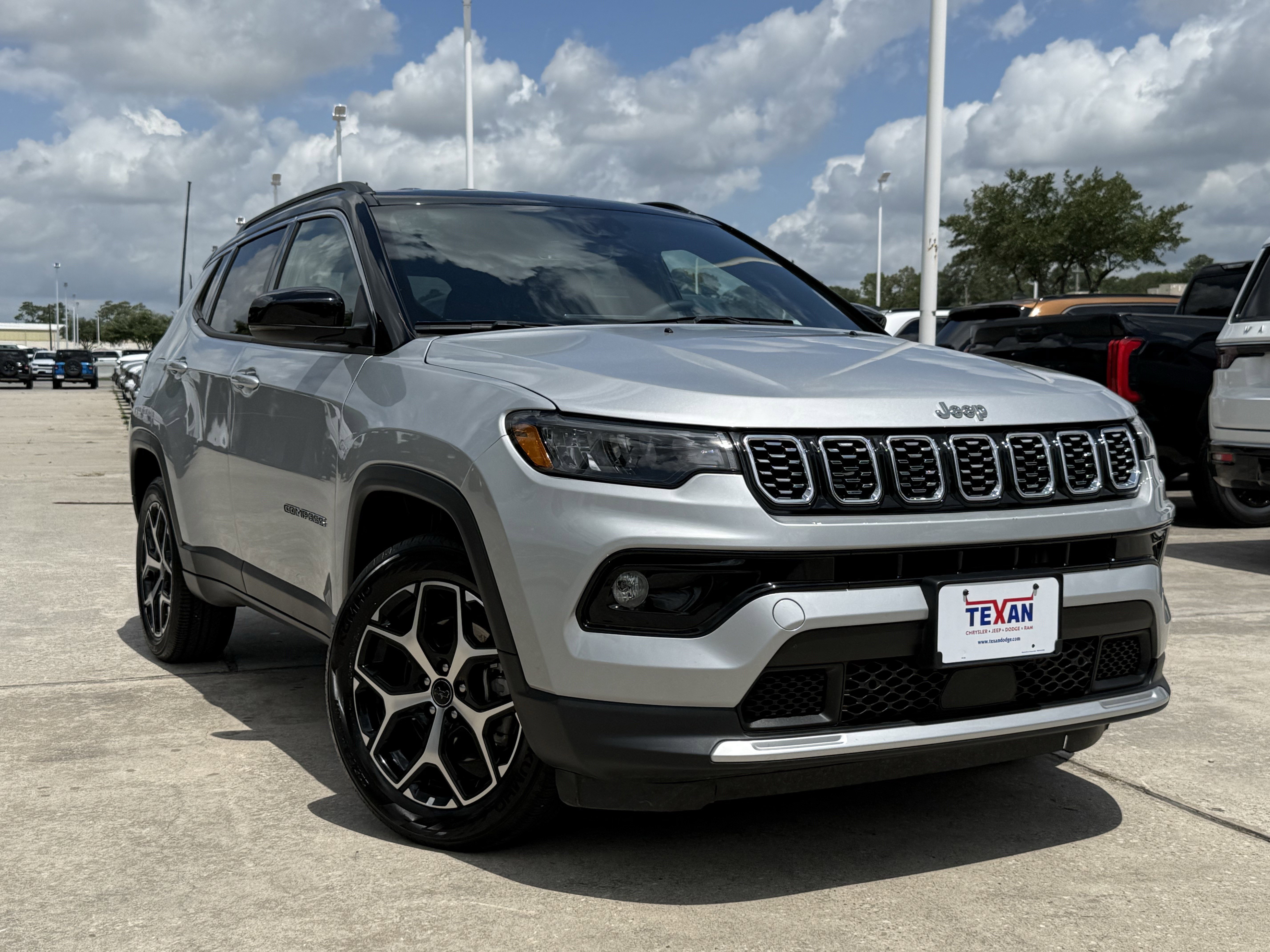 Used 2025 Silver Zynith Metallic Clearcoat Jeep  image 2