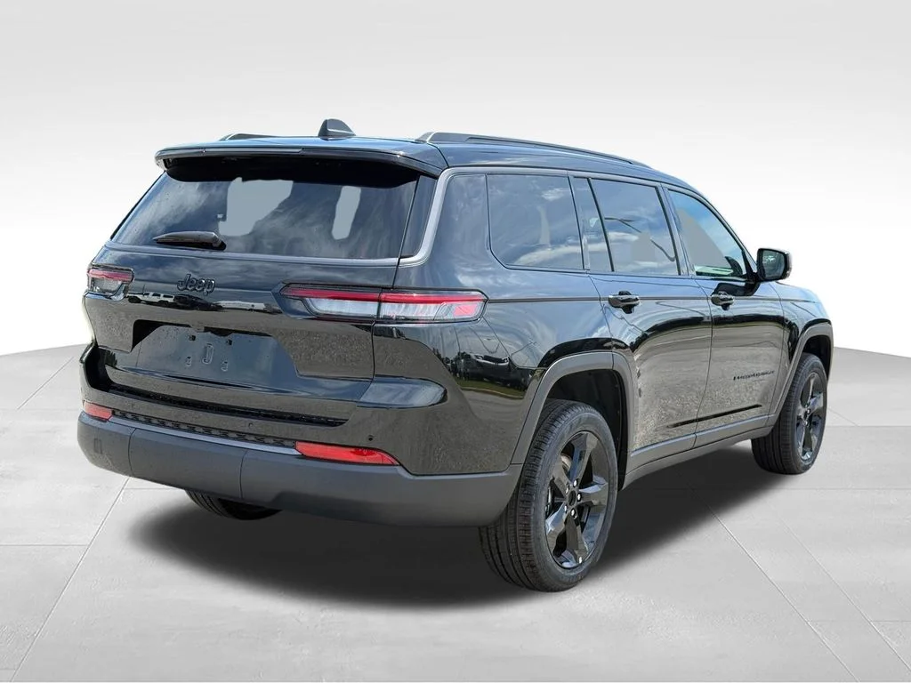 New 2026 Diamond Black Crystal Pearl-Coat Exterior Paint Jeep Limited image 28