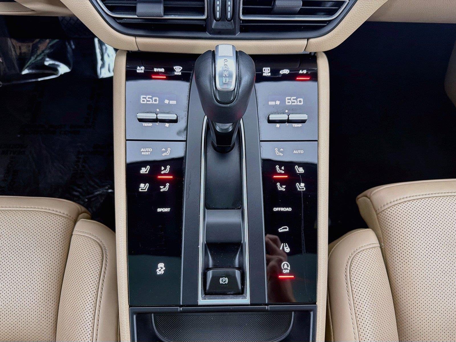 Used 2023 White Porsche  image 20