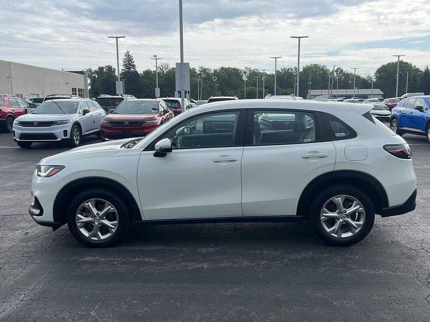 Used 2025 Platinum White Pearl Honda LX image 10